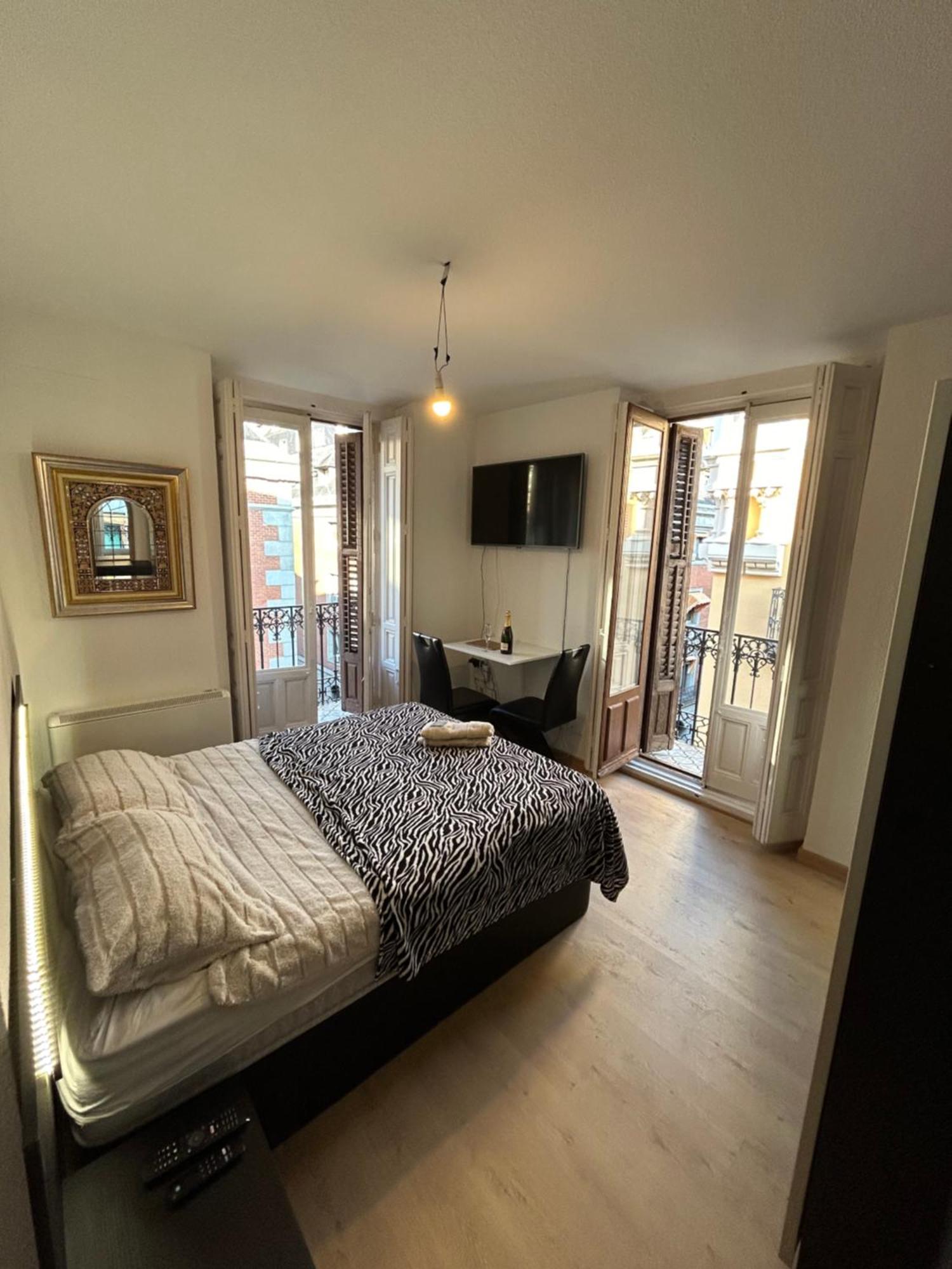 Room In Plaza Mayor Madrid Exterior photo